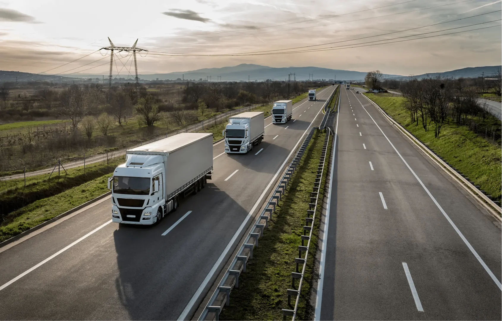 Sunkvežimių eismas autostradoje